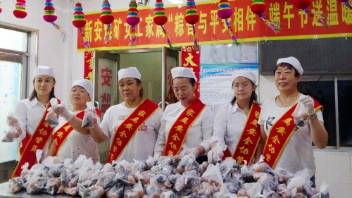 ͼΪ���°�ú��Ů���������������徲��顱���������ů�˶�